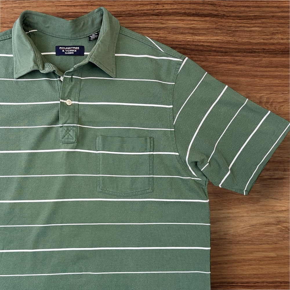 Roundtree & Yorke Classics Men’s Green w/ White Stripes Polo. Large.